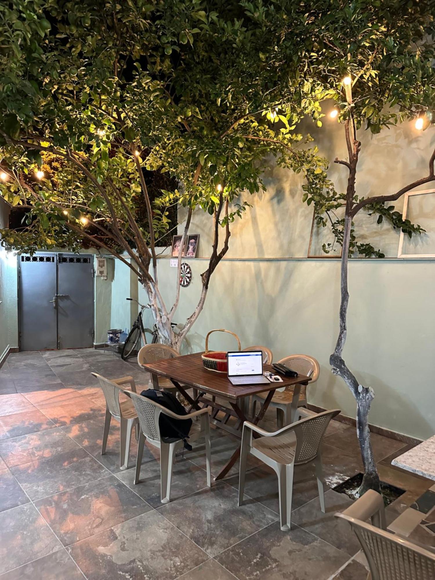 Tirana Lemon Breeze Hostel Buitenkant foto