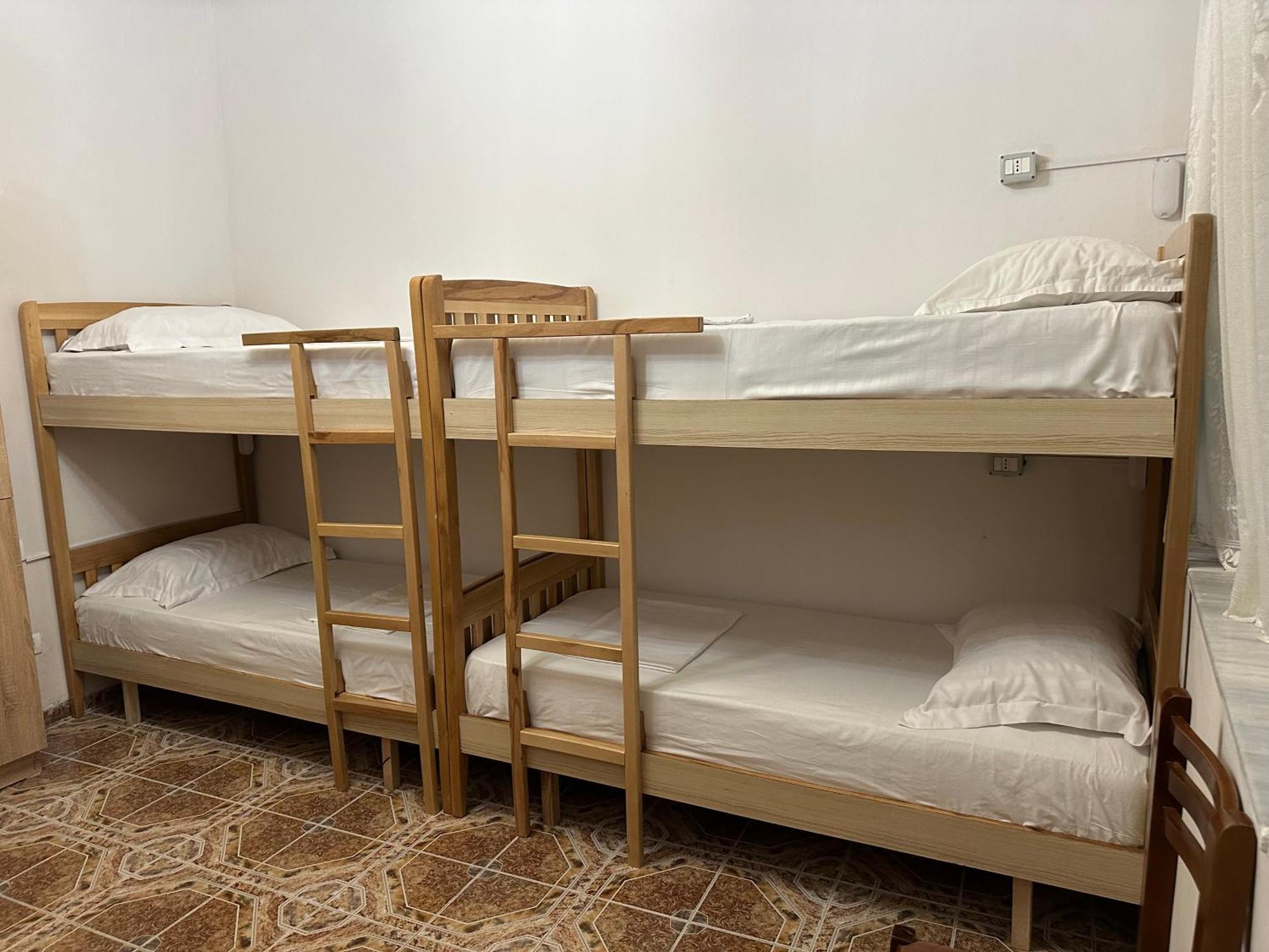 Tirana Lemon Breeze Hostel Buitenkant foto