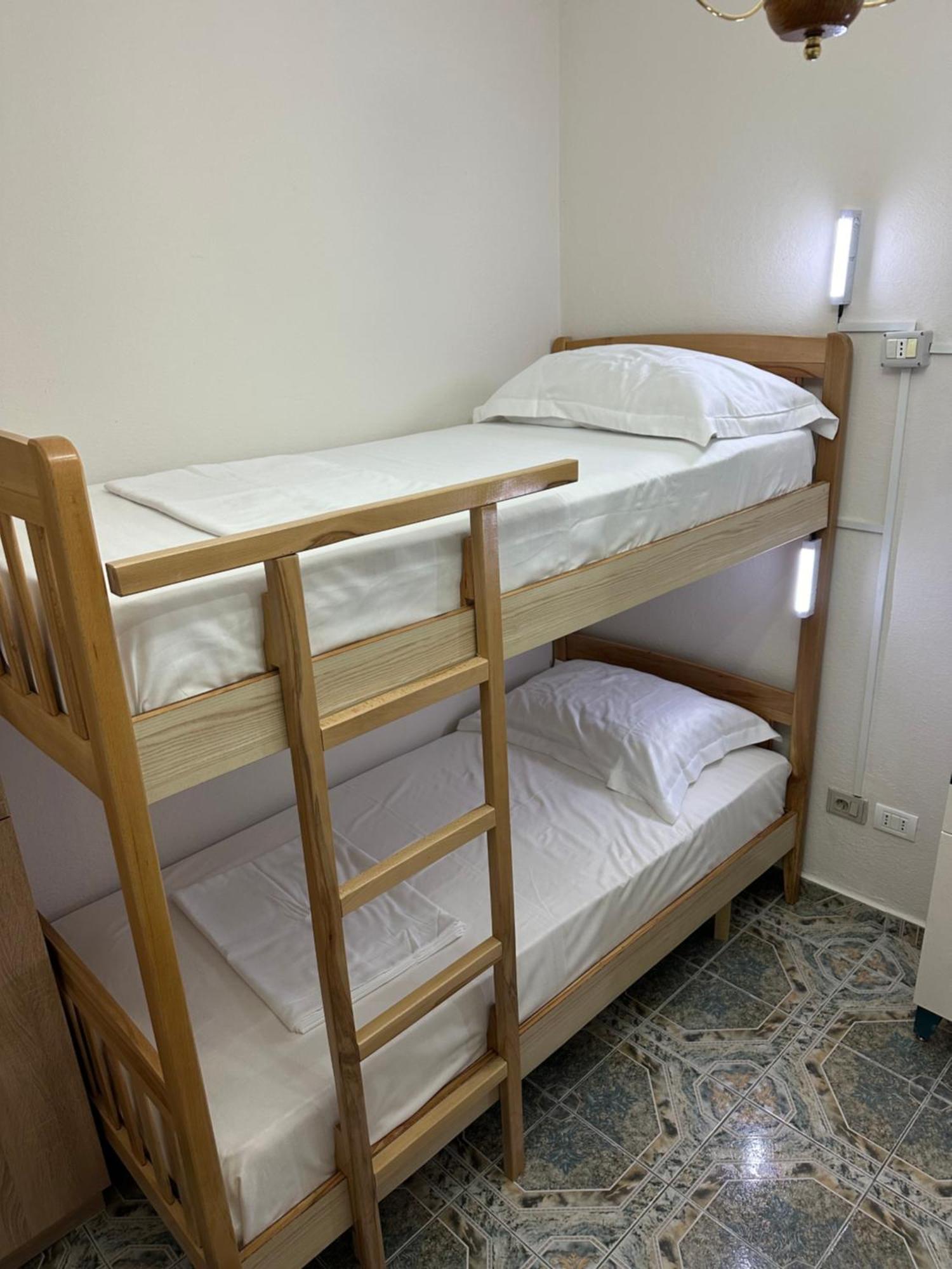 Tirana Lemon Breeze Hostel Buitenkant foto