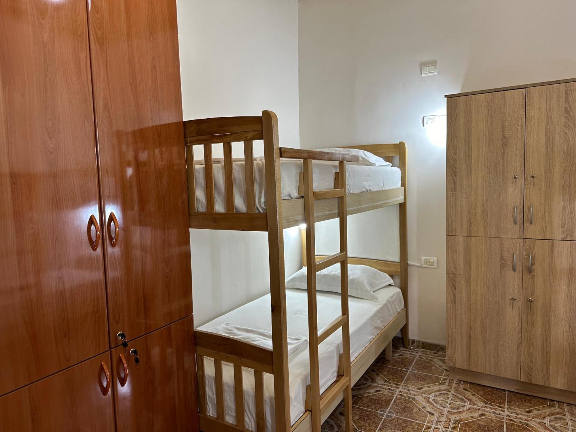 Tirana Lemon Breeze Hostel Buitenkant foto