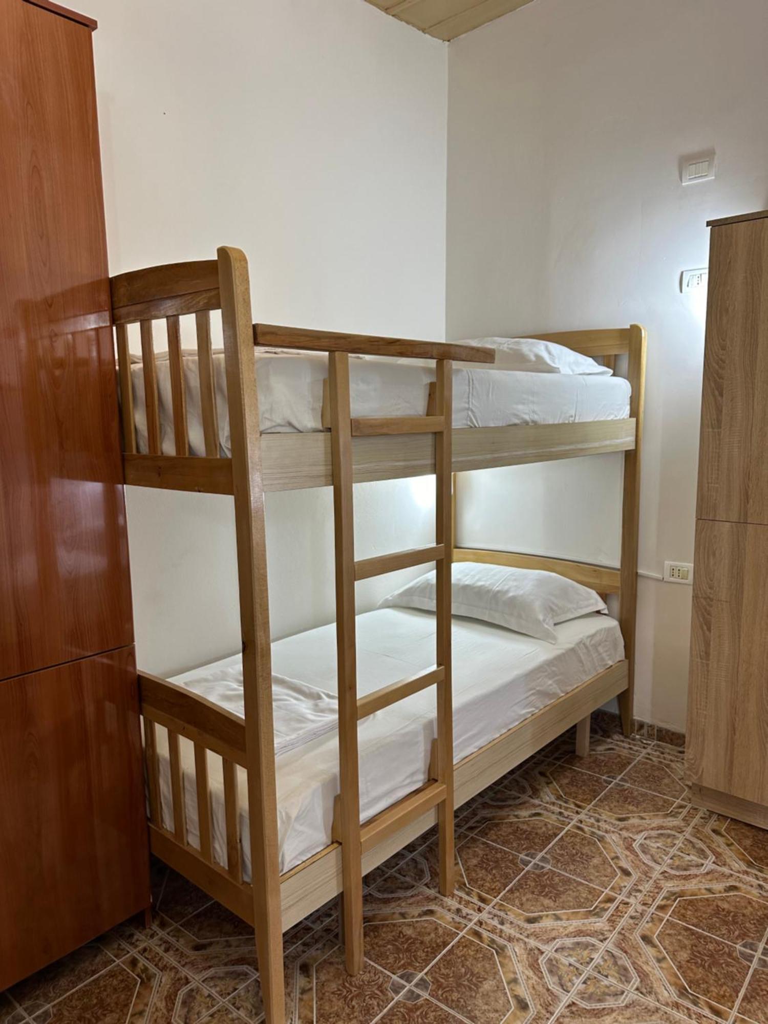 Tirana Lemon Breeze Hostel Buitenkant foto