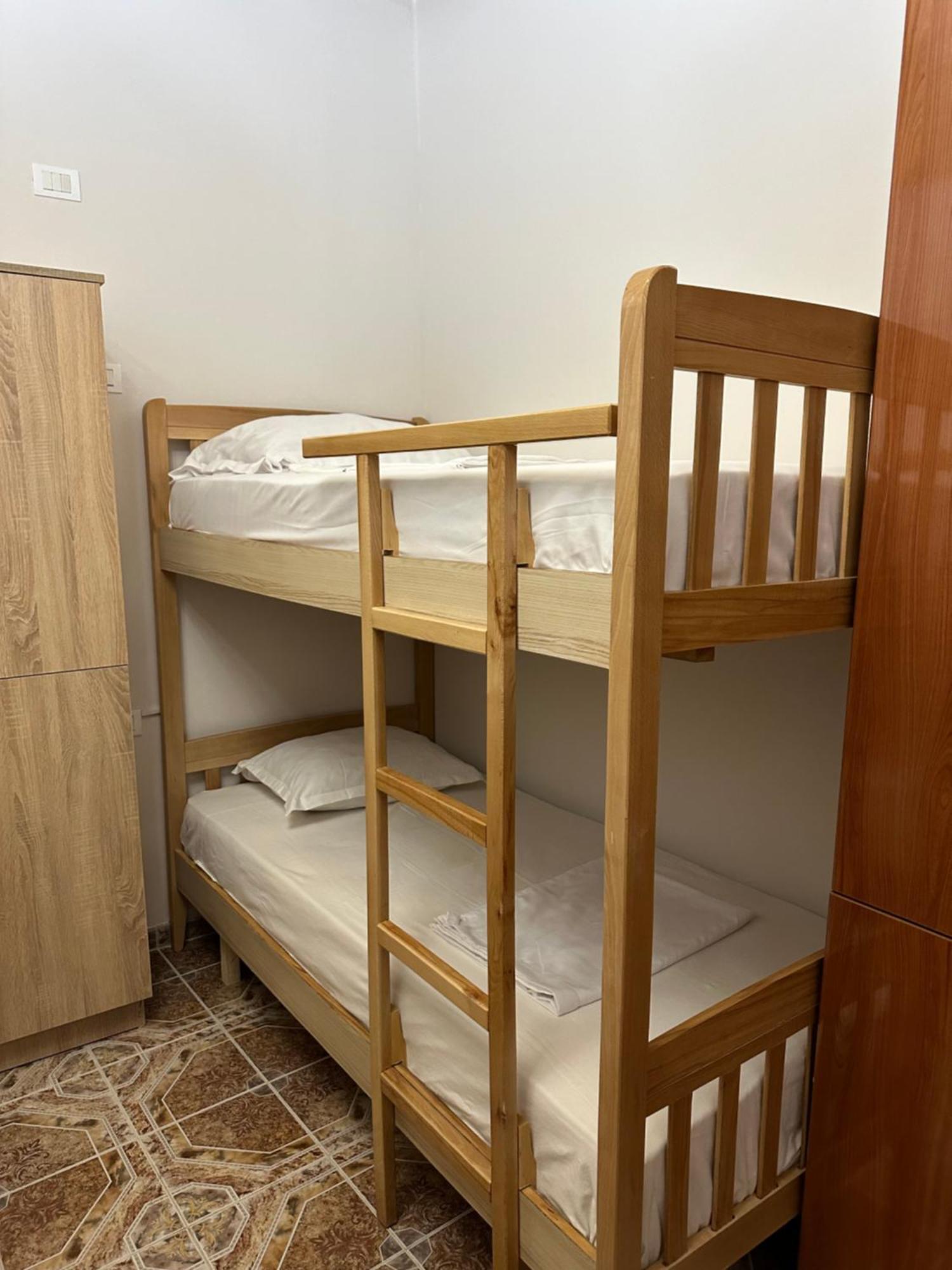 Tirana Lemon Breeze Hostel Buitenkant foto