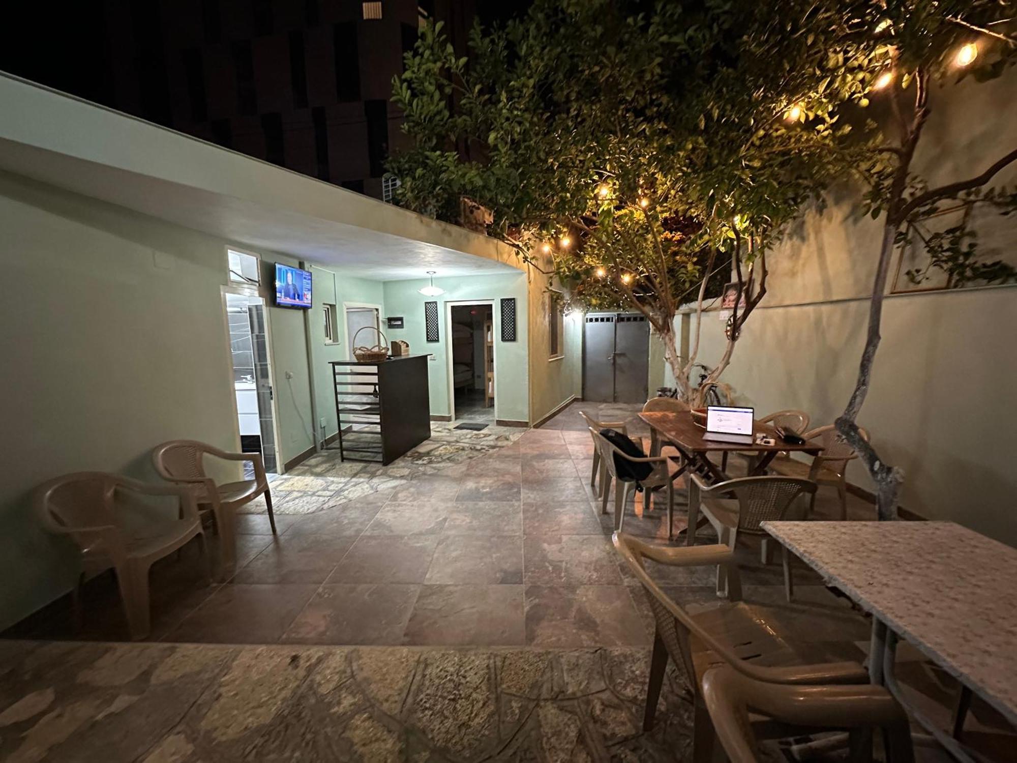 Tirana Lemon Breeze Hostel Buitenkant foto