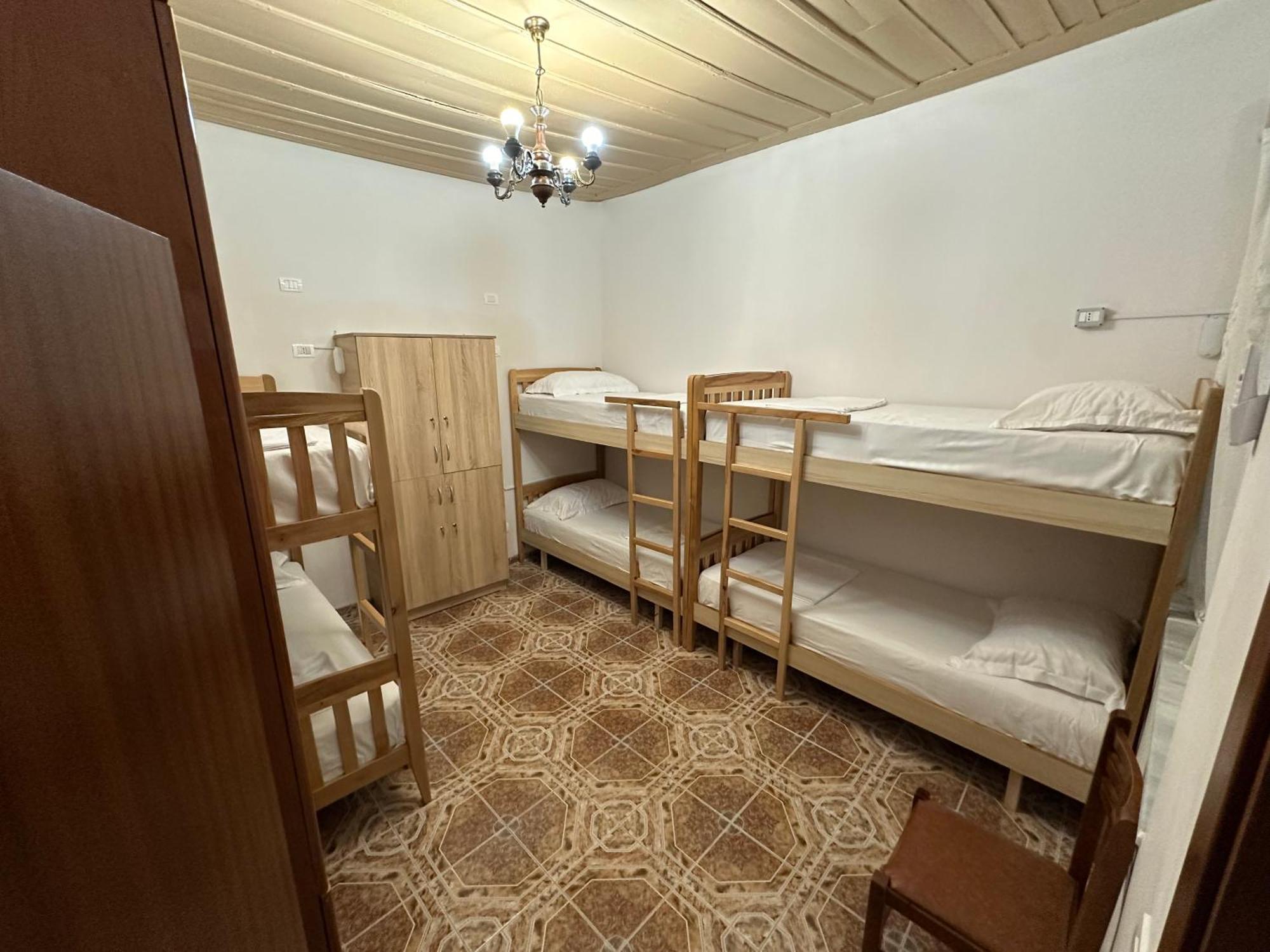 Tirana Lemon Breeze Hostel Buitenkant foto