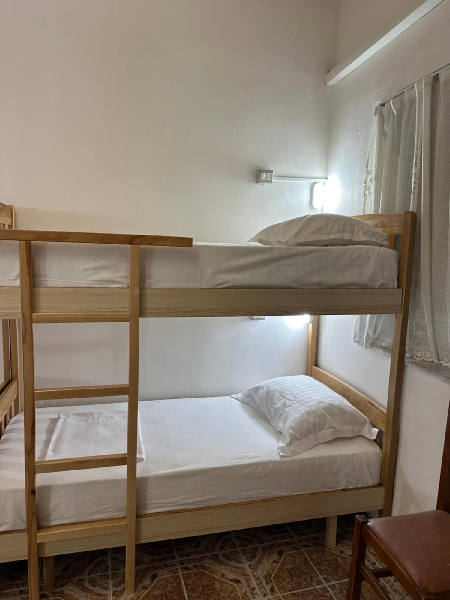 Tirana Lemon Breeze Hostel Buitenkant foto