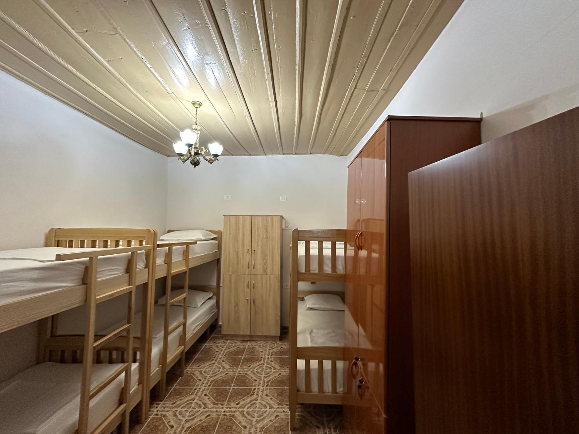 Tirana Lemon Breeze Hostel Buitenkant foto