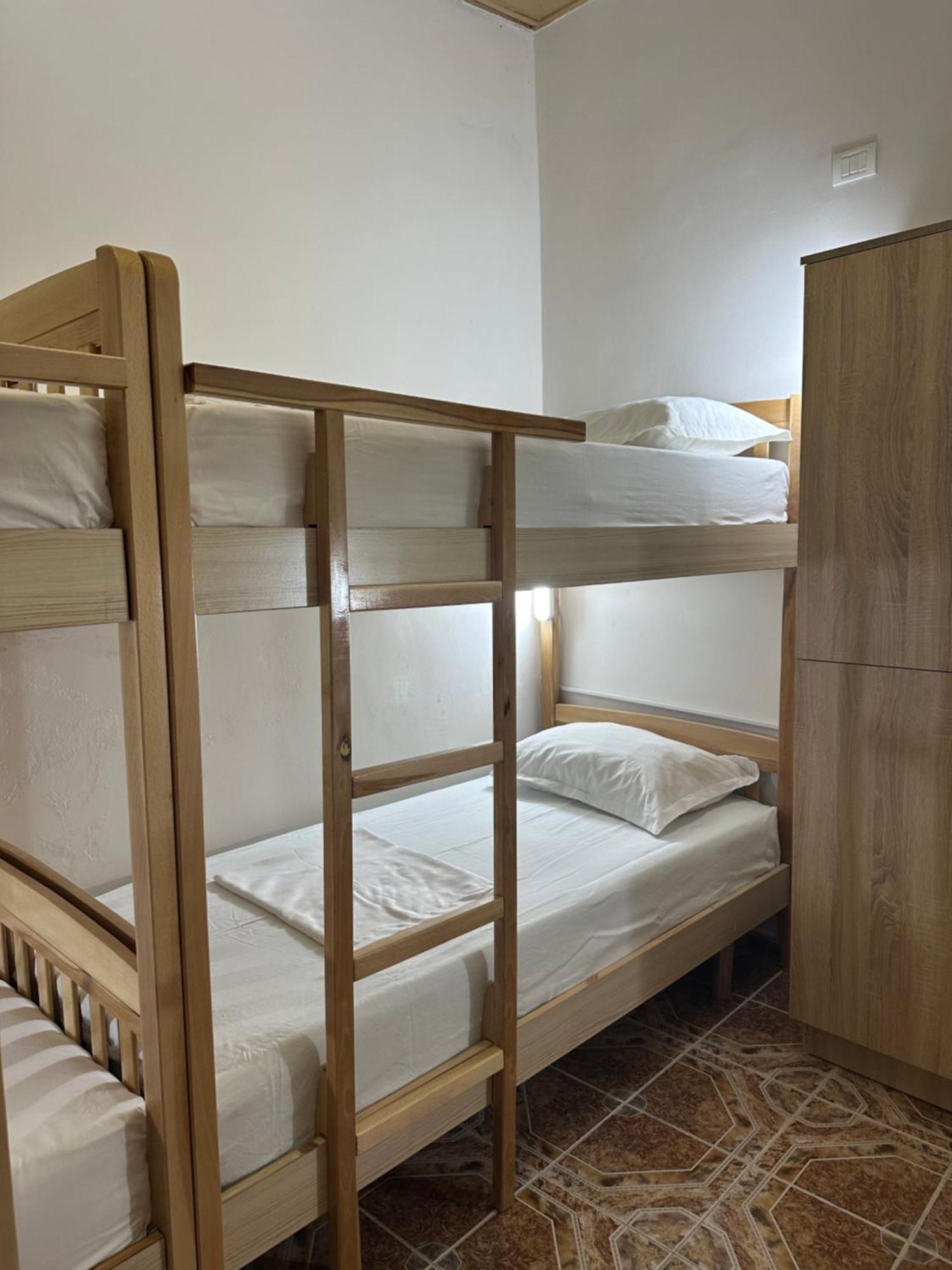 Tirana Lemon Breeze Hostel Buitenkant foto