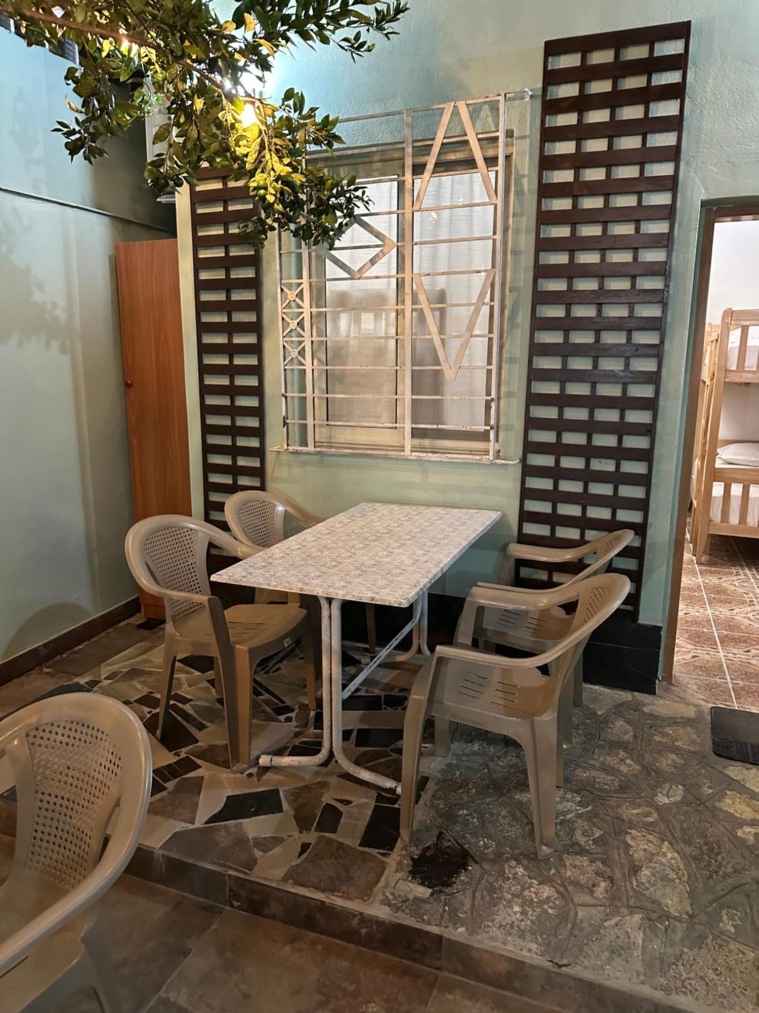 Tirana Lemon Breeze Hostel Buitenkant foto