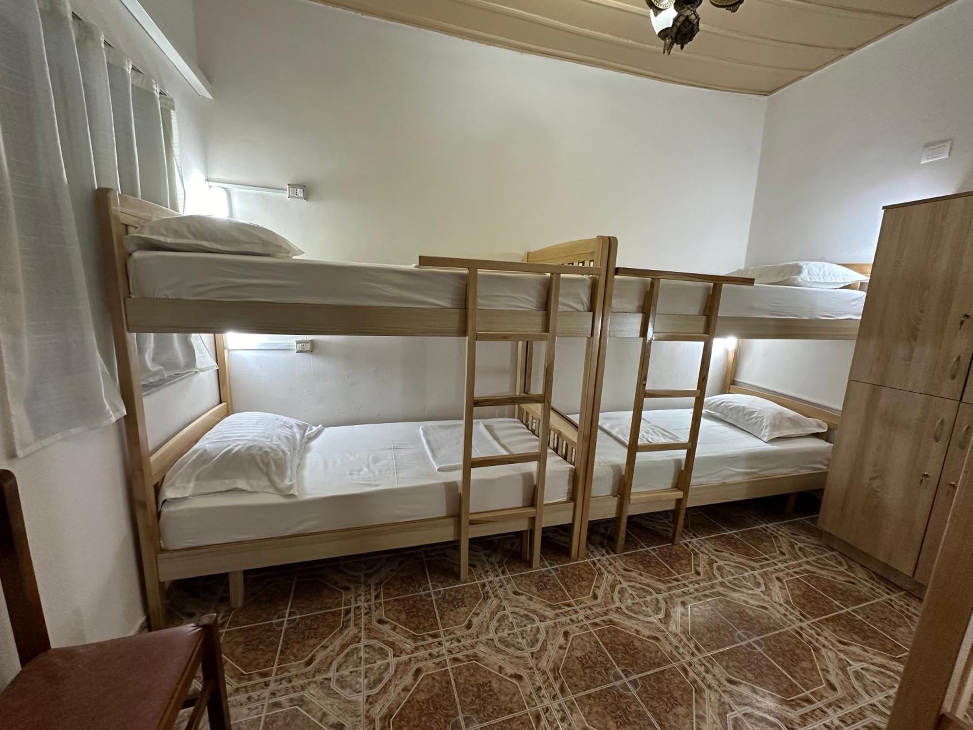 Tirana Lemon Breeze Hostel Buitenkant foto