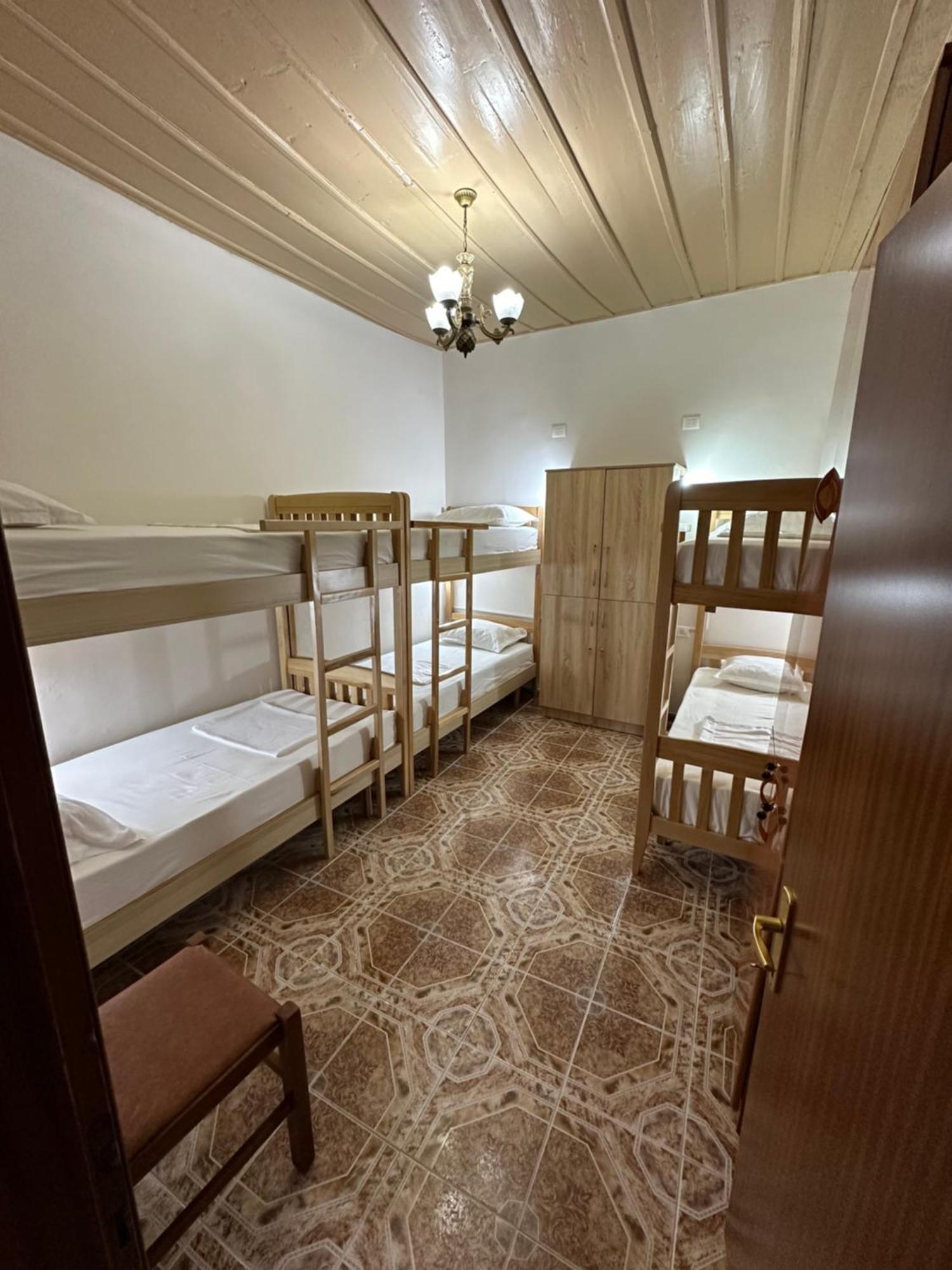 Tirana Lemon Breeze Hostel Buitenkant foto