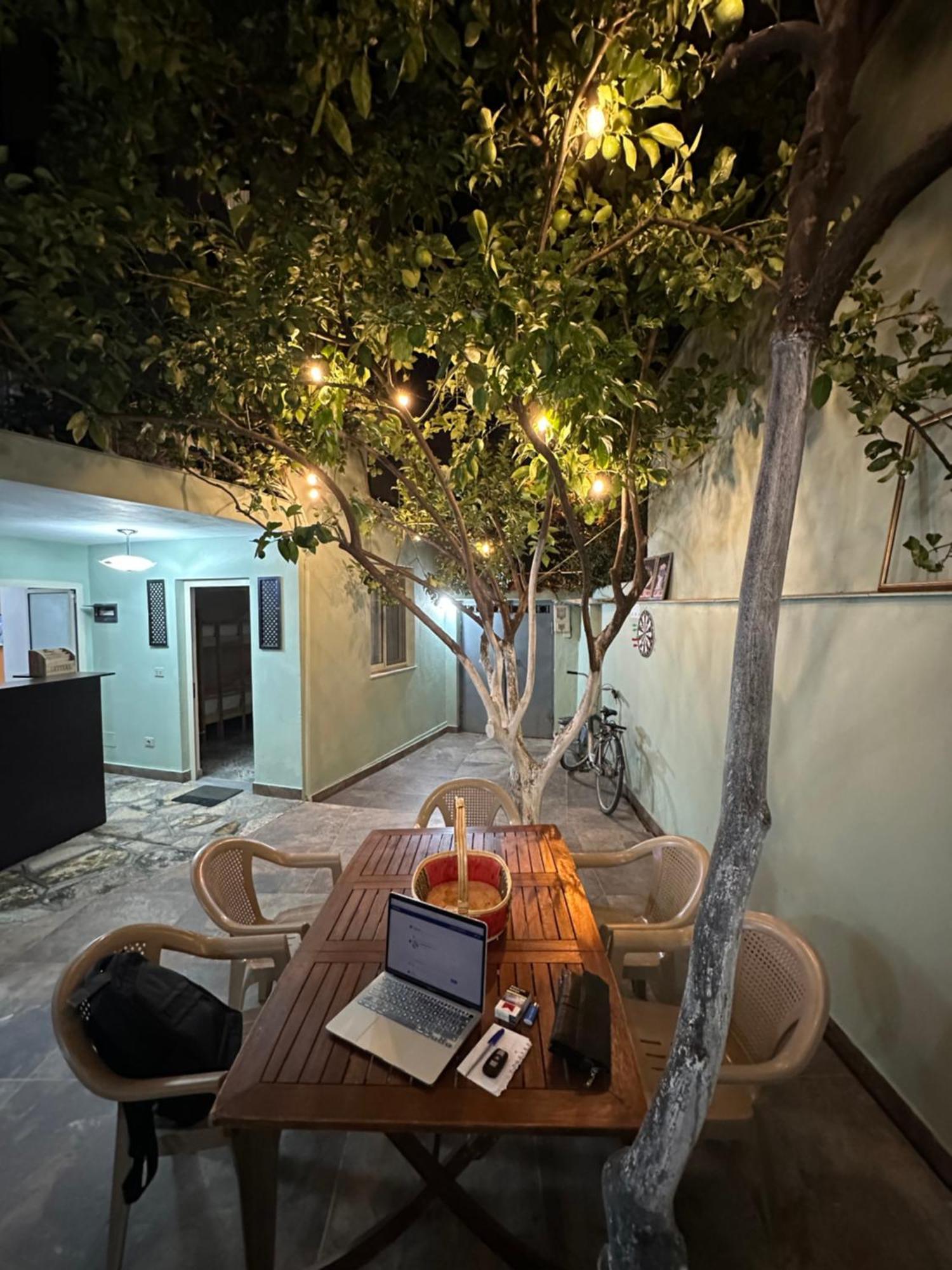Tirana Lemon Breeze Hostel Buitenkant foto