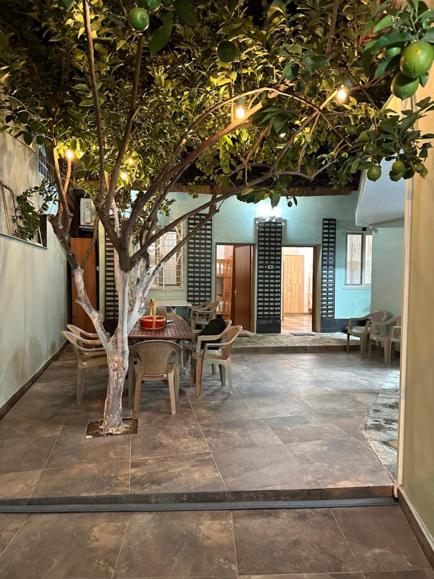 Tirana Lemon Breeze Hostel Buitenkant foto
