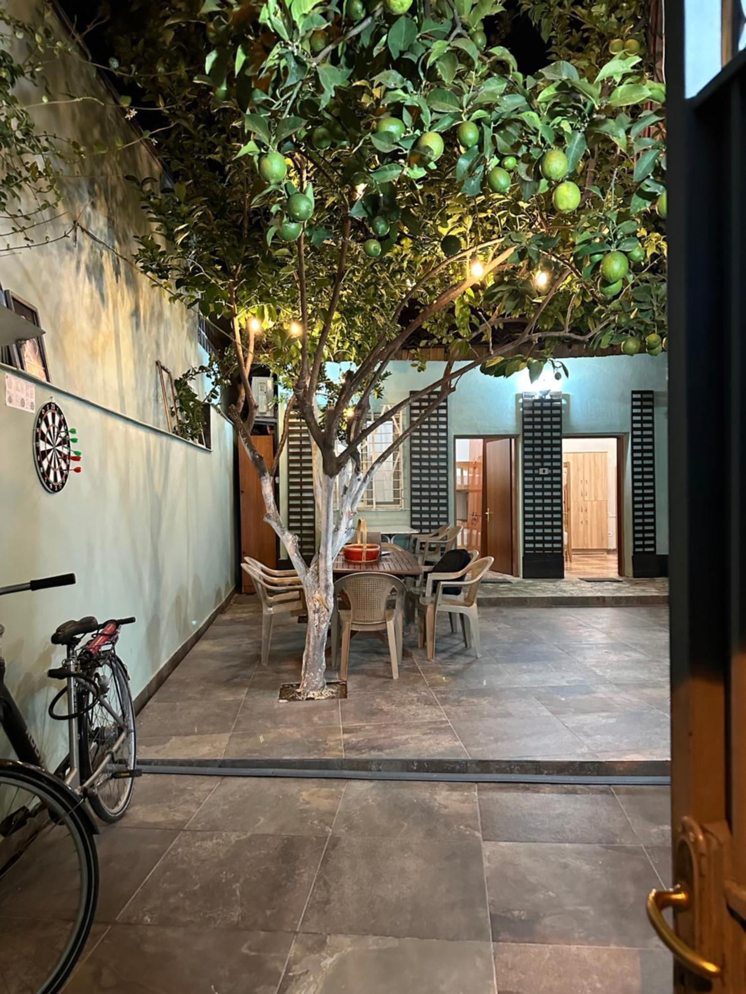 Tirana Lemon Breeze Hostel Buitenkant foto