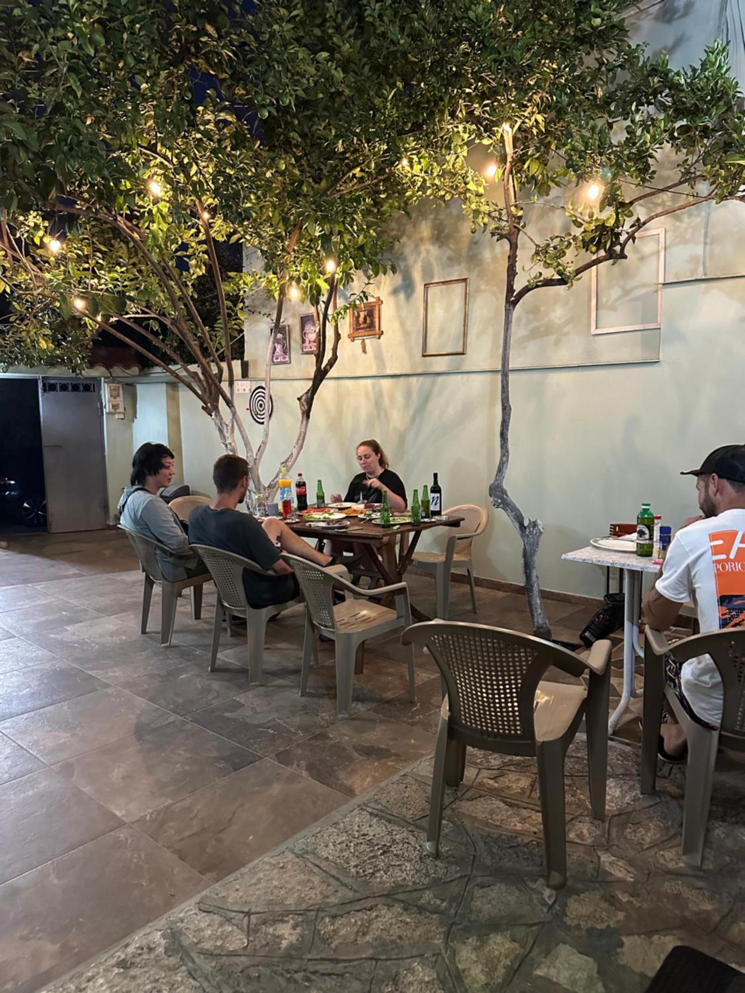 Tirana Lemon Breeze Hostel Buitenkant foto