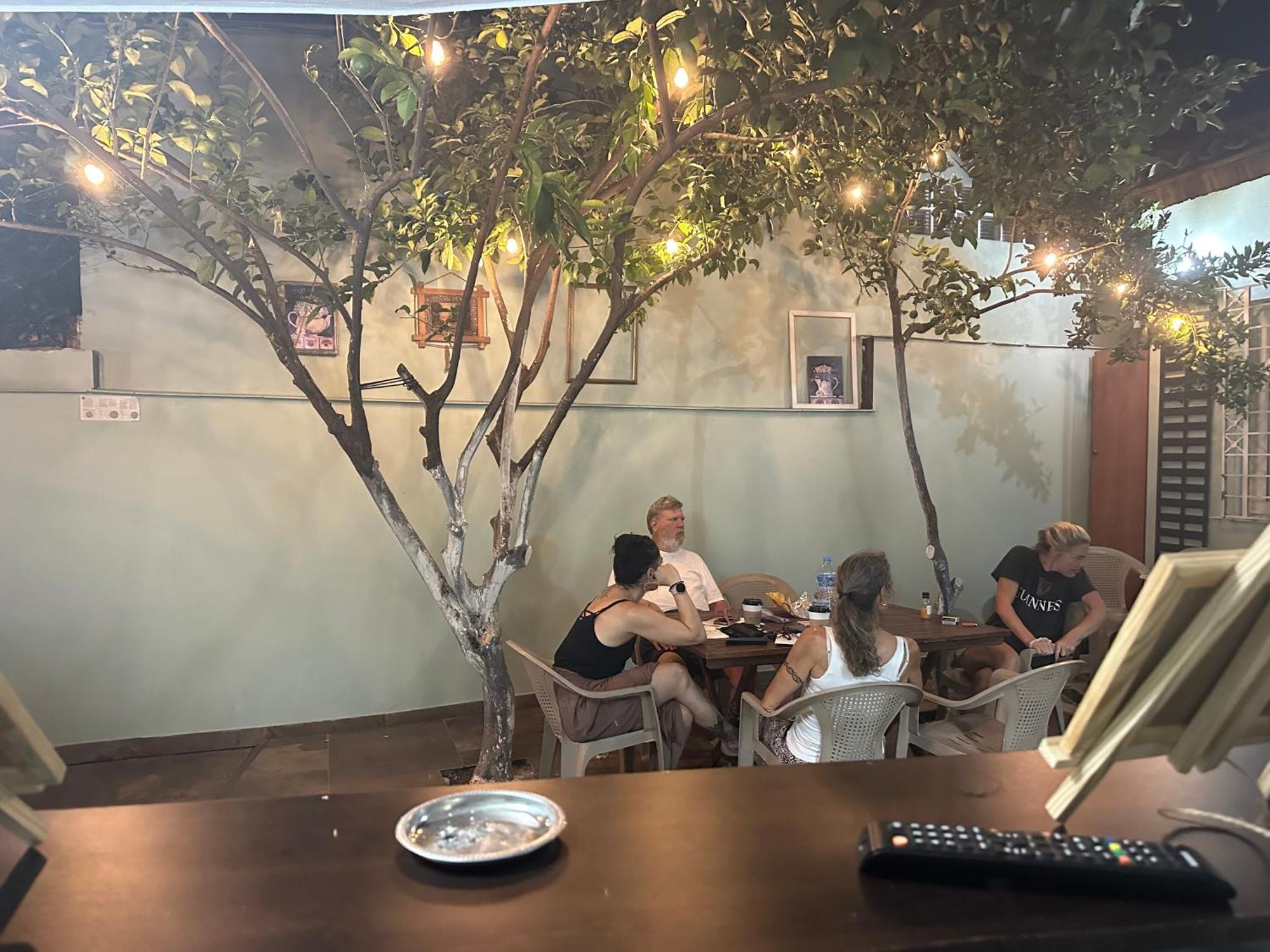 Tirana Lemon Breeze Hostel Buitenkant foto