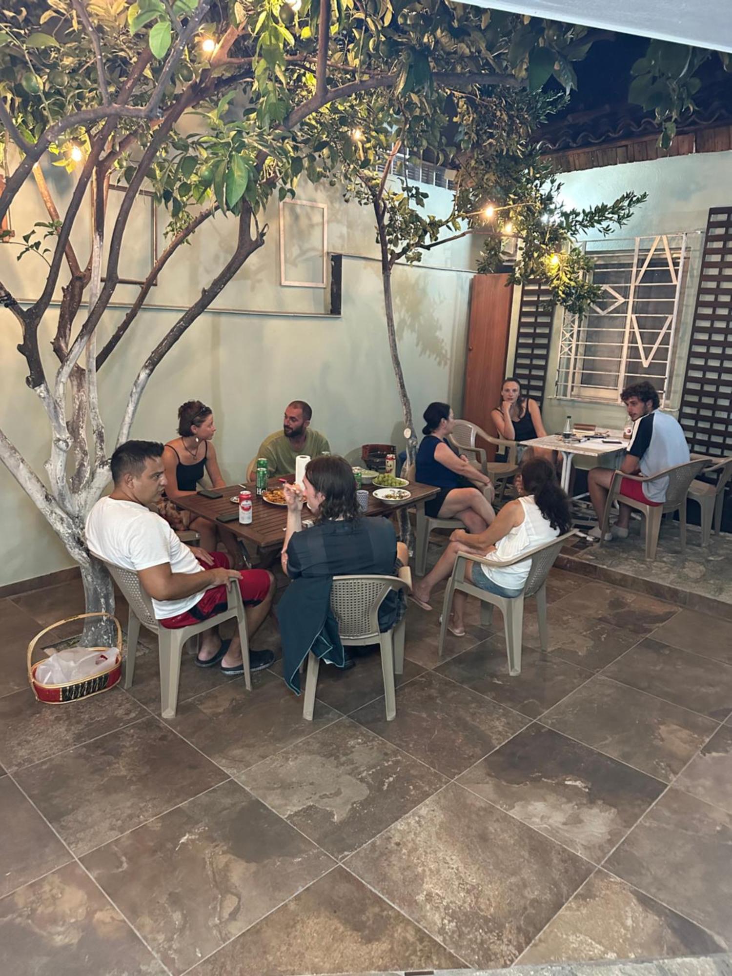 Tirana Lemon Breeze Hostel Buitenkant foto