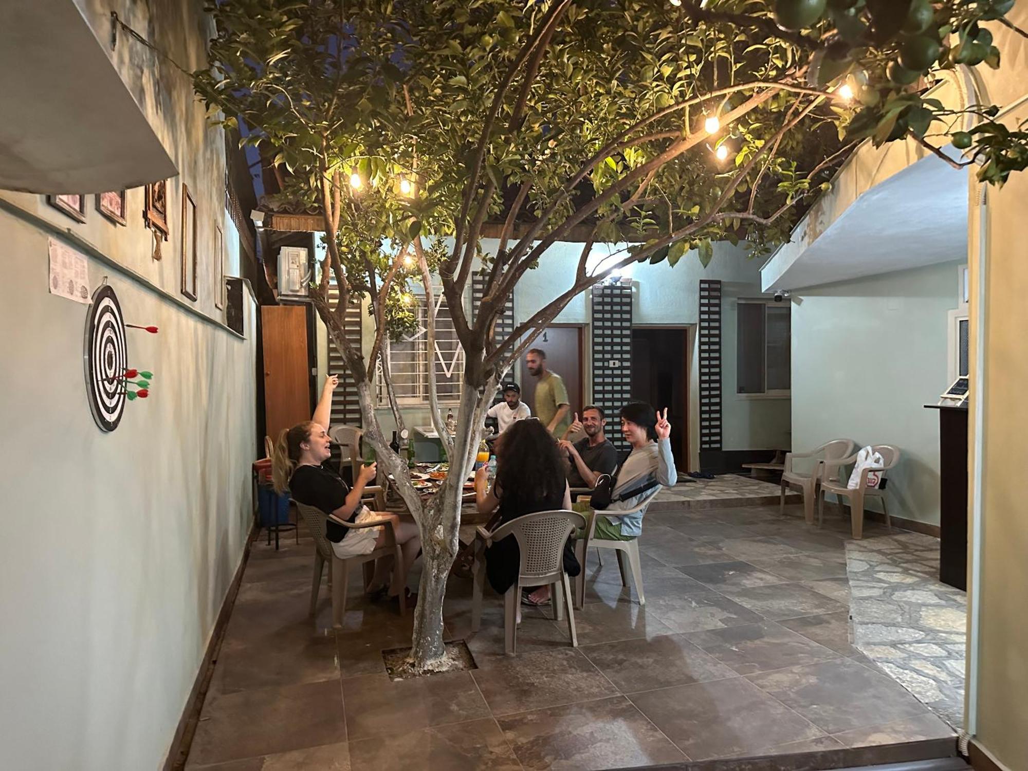 Tirana Lemon Breeze Hostel Buitenkant foto