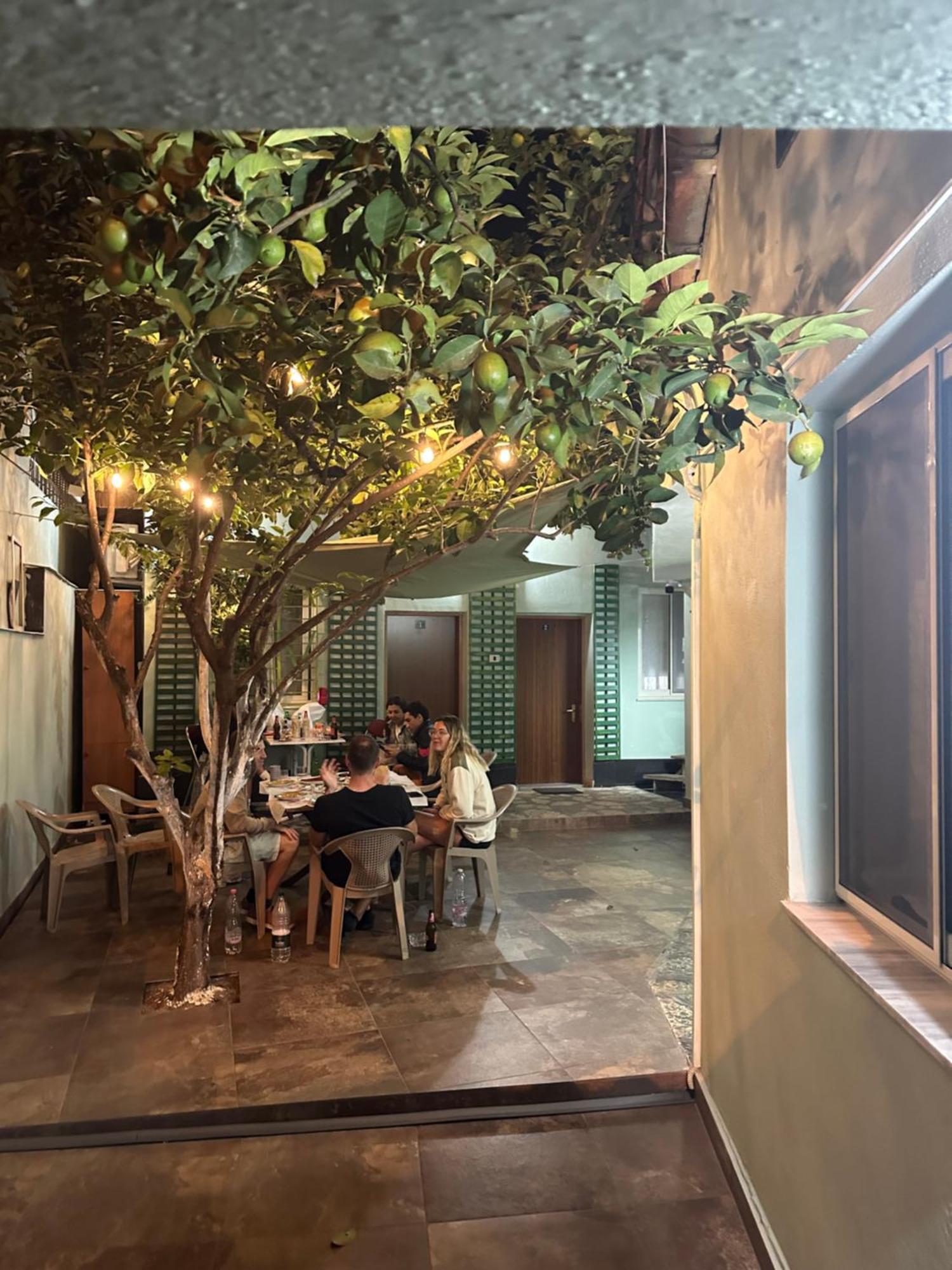 Tirana Lemon Breeze Hostel Buitenkant foto